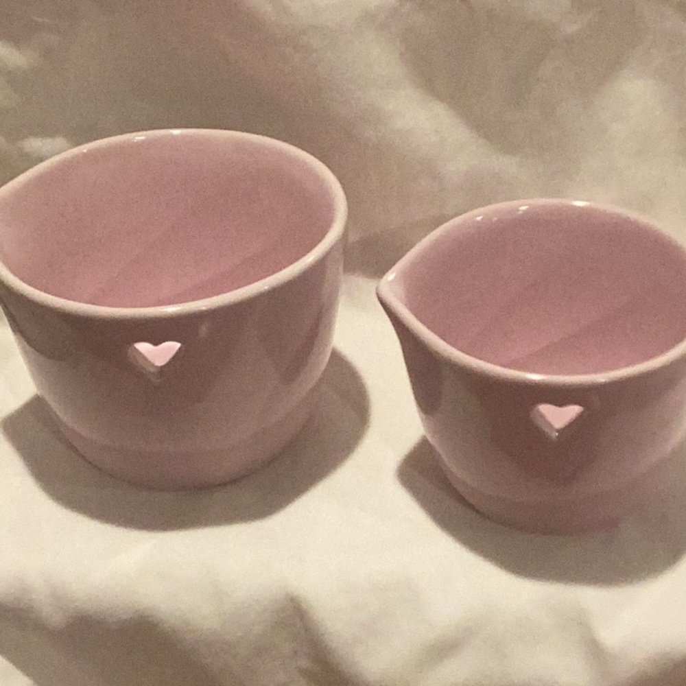 Rae Dunn Pink heart cutout measuring cups - Picture 5 of 8